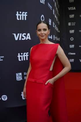 September 9, 2025, Toronto, Ontario, Canada: Felicity Jones attends the red carpet for the Ã¢â‚¬ËœTrain DreamsÃ¢â‚¬â ¢ premiere during the 2025 Toronto International Film Festival at Royal Alexandra Theatre. on September 9, 2025 in Toronto, Canada. Toronto Canada - ZUMAe321 20250909_zea_e321_305 Copyright: xLeonardoxRamirezx