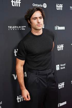 September 9, 2025, Toronto, Ontario, Canada: Ben Schnetzer attends the red carpet for the Ã¢â‚¬ËœSwipedÃ¢â‚¬â ¢ premiere during the 2025 Toronto International Film Festival at Roy Thomson Hall. on September 9, 2025 in Toronto, Canada. Toronto Canada - ZUMAe321 20250909_zea_e321_428 Copyright: xLeonardoxRamirezx