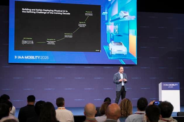 Ali Kani von NVIDIA hält Vortrag auf IAA Mobility Summit Stage Ali Kani von NVIDIA hält Vortrag auf IAA Mobility Summit Stage zum Thema From cloud to car