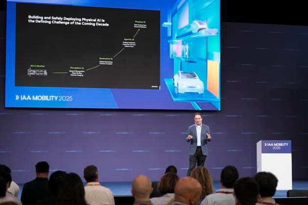 Ali Kani von NVIDIA hält Vortrag auf IAA Mobility Summit Stage Ali Kani von NVIDIA hält Vortrag auf IAA Mobility Summit Stage zum Thema From cloud to car