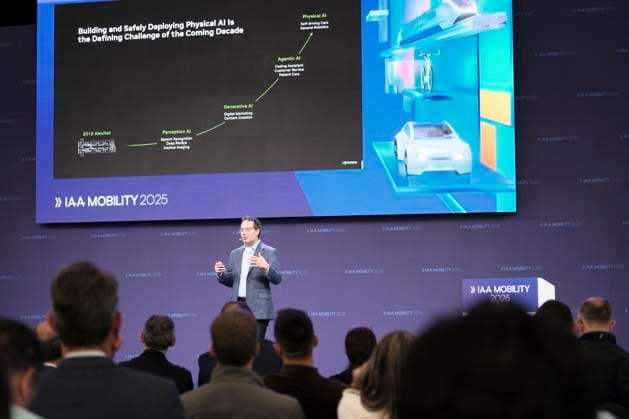 Ali Kani von NVIDIA hält Vortrag auf IAA Mobility Summit Stage Ali Kani von NVIDIA hält Vortrag auf IAA Mobility Summit Stage zum Thema From cloud to car