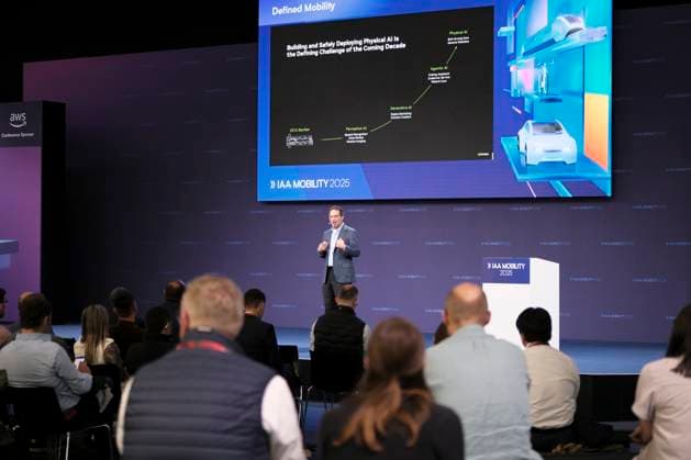 Ali Kani von NVIDIA hält Vortrag auf IAA Mobility Summit Stage Ali Kani von NVIDIA hält Vortrag auf IAA Mobility Summit Stage zum Thema From cloud to car