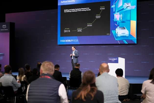 Ali Kani von NVIDIA hält Vortrag auf IAA Mobility Summit Stage Ali Kani von NVIDIA hält Vortrag auf IAA Mobility Summit Stage zum Thema From cloud to car