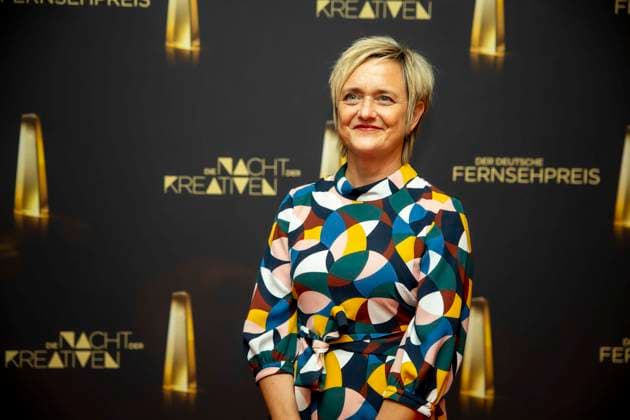 abb Ellen Ehni WDR Chefredakteurin Buntes Kleid zu Gast auf dem roten Teppich bei der Nacht der Kreativen - Der Deutsche Fernsehpreis 2025 in der Flora am 09.09.2025 in Koeln NRW Deutschland