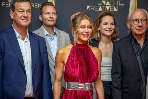 abb Die Jury - Dr. Udo Grätz (stv.Chefredakteur WDR), Florian Hellenkamp (Bereichsleiter Strategische Programmplanung RTL und RTL+), Laura Karasek (Moderatorin, Schriftstellerin,Anwältin), Milena Seyberth (Channelmanagerin des ZDF), Wolf Bauer (Produzent, Juryvorsitzender) zu Gast auf dem roten Teppich bei der Nacht der Kreativen - Der Deutschen Fernsehpreis 2025 in der Flora am 09.09.2025 in Koeln NRW Deutschland