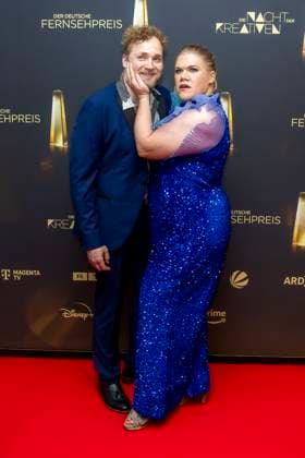 abb Gisa Flake die Schauspielerin mit ihrem Ehemann Knud Riepen zu Gast auf dem roten Teppich bei der Nacht der Kreativen - Der Deutsche Fernsehpreis 2025 in der Flora am 09.09.2025 in Koeln NRW Deutschland