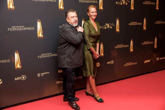 abb Armin Rohde Schauspieler mit Frau Karen Boehne zu Gast auf dem roten Teppich bei der Nacht der Kreativen - Der Deutsche Fernsehpreis 2025 in der Flora am 09.09.2025 in Koeln NRW Deutschland