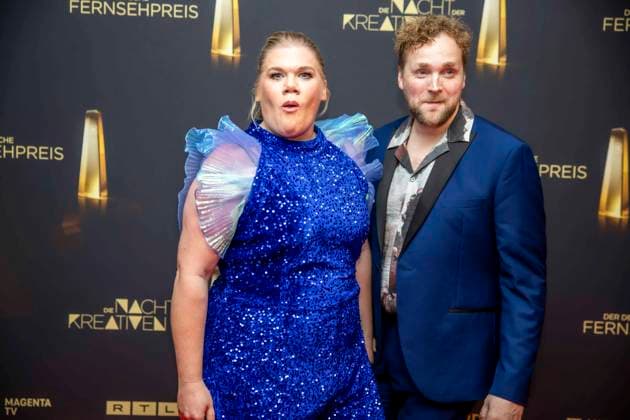 abb Gisa Flake die Schauspielerin mit ihrem Ehemann Knud Riepen zu Gast auf dem roten Teppich bei der Nacht der Kreativen - Der Deutsche Fernsehpreis 2025 in der Flora am 09.09.2025 in Koeln NRW Deutschland