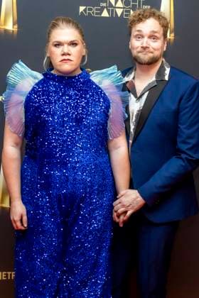 abb Gisa Flake die Schauspielerin mit ihrem Ehemann Knud Riepen zu Gast auf dem roten Teppich bei der Nacht der Kreativen - Der Deutsche Fernsehpreis 2025 in der Flora am 09.09.2025 in Koeln NRW Deutschland