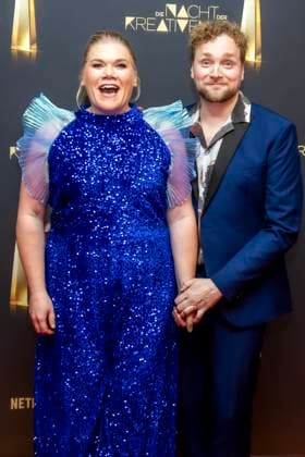 abb Gisa Flake die Schauspielerin mit ihrem Ehemann Knud Riepen zu Gast auf dem roten Teppich bei der Nacht der Kreativen - Der Deutsche Fernsehpreis 2025 in der Flora am 09.09.2025 in Koeln NRW Deutschland