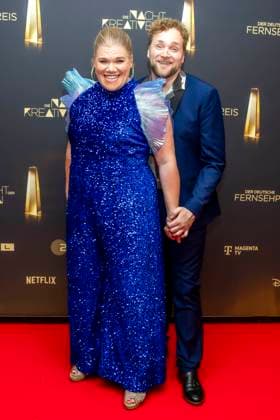 abb Gisa Flake die Schauspielerin mit ihrem Ehemann Knud Riepen zu Gast auf dem roten Teppich bei der Nacht der Kreativen - Der Deutsche Fernsehpreis 2025 in der Flora am 09.09.2025 in Koeln NRW Deutschland