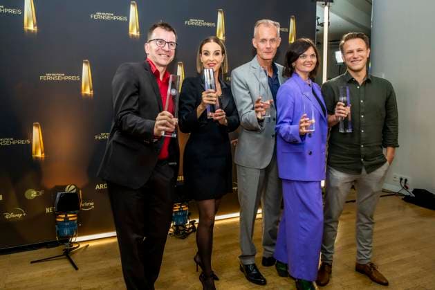 abb Gewinner Bestes Buch Unterhaltung, Dietrich Kraus, Maike Kühl, Max Uthoff, Doris Mueller, Cornelius Oettle fuer Die Anstalt - Freunde des Patriarchats zu Gast auf dem roten Teppich bei der Nacht der Kreativen - Der Deutsche Fernsehpreis 2025 in der Flora am 09.09.2025 in Koeln NRW Deutschland