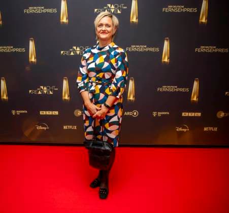 abb Ellen Ehni WDR Chefredakteurin Buntes Kleid zu Gast auf dem roten Teppich bei der Nacht der Kreativen - Der Deutsche Fernsehpreis 2025 in der Flora am 09.09.2025 in Koeln NRW Deutschland