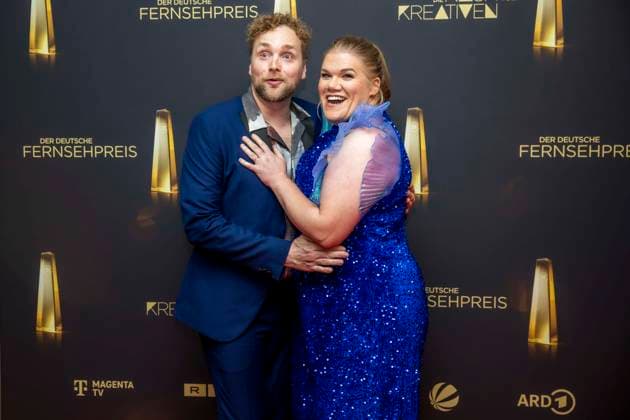 abb Gisa Flake die Schauspielerin mit ihrem Ehemann Knud Riepen zu Gast auf dem roten Teppich bei der Nacht der Kreativen - Der Deutsche Fernsehpreis 2025 in der Flora am 09.09.2025 in Koeln NRW Deutschland