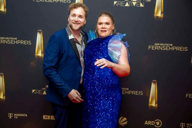 abb Gisa Flake die Schauspielerin mit ihrem Ehemann Knud Riepen zu Gast auf dem roten Teppich bei der Nacht der Kreativen - Der Deutsche Fernsehpreis 2025 in der Flora am 09.09.2025 in Koeln NRW Deutschland