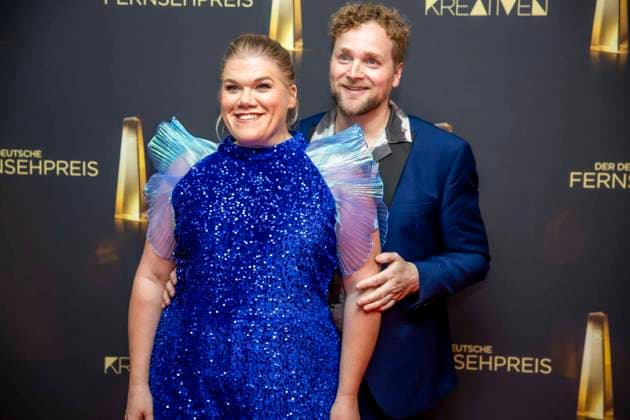 abb Gisa Flake die Schauspielerin mit ihrem Ehemann Knud Riepen zu Gast auf dem roten Teppich bei der Nacht der Kreativen - Der Deutsche Fernsehpreis 2025 in der Flora am 09.09.2025 in Koeln NRW Deutschland