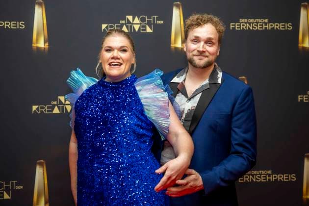 abb Gisa Flake die Schauspielerin mit ihrem Ehemann Knud Riepen zu Gast auf dem roten Teppich bei der Nacht der Kreativen - Der Deutsche Fernsehpreis 2025 in der Flora am 09.09.2025 in Koeln NRW Deutschland