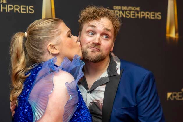 abb Gisa Flake die Schauspielerin mit ihrem Ehemann Knud Riepen zu Gast auf dem roten Teppich bei der Nacht der Kreativen - Der Deutsche Fernsehpreis 2025 in der Flora am 09.09.2025 in Koeln NRW Deutschland