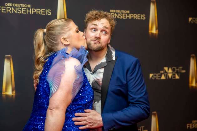 abb Gisa Flake die Schauspielerin mit ihrem Ehemann Knud Riepen zu Gast auf dem roten Teppich bei der Nacht der Kreativen - Der Deutsche Fernsehpreis 2025 in der Flora am 09.09.2025 in Koeln NRW Deutschland