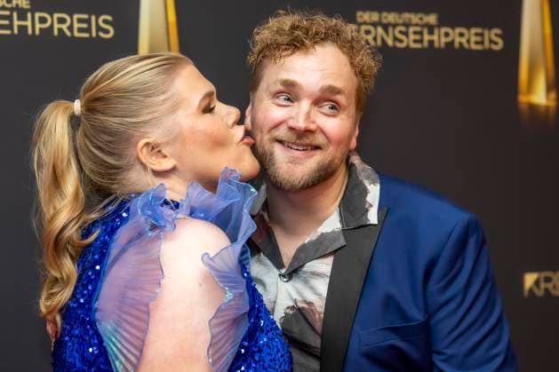 abb Gisa Flake die Schauspielerin mit ihrem Ehemann Knud Riepen zu Gast auf dem roten Teppich bei der Nacht der Kreativen - Der Deutsche Fernsehpreis 2025 in der Flora am 09.09.2025 in Koeln NRW Deutschland