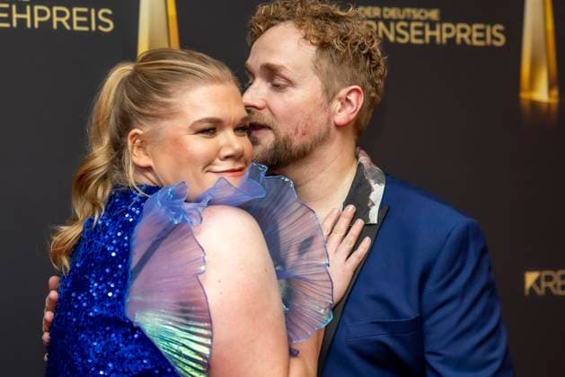 abb Gisa Flake die Schauspielerin mit ihrem Ehemann Knud Riepen zu Gast auf dem roten Teppich bei der Nacht der Kreativen - Der Deutsche Fernsehpreis 2025 in der Flora am 09.09.2025 in Koeln NRW Deutschland