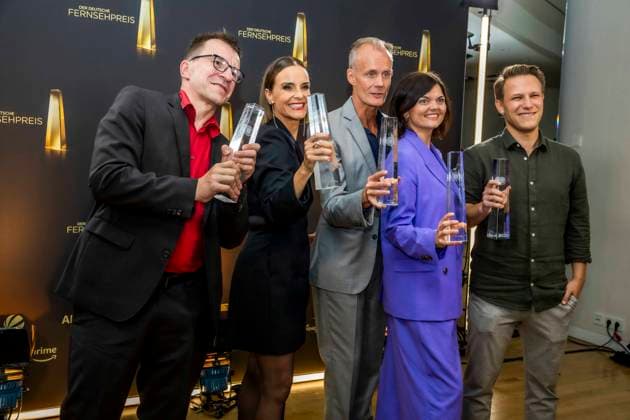 abb Gewinner Bestes Buch Unterhaltung, Dietrich Kraus, Maike Kühl, Max Uthoff, Doris Mueller, Cornelius Oettle fuer Die Anstalt - Freunde des Patriarchats zu Gast auf dem roten Teppich bei der Nacht der Kreativen - Der Deutsche Fernsehpreis 2025 in der Flora am 09.09.2025 in Koeln NRW Deutschland