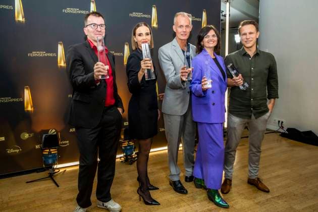 abb Gewinner Bestes Buch Unterhaltung, Dietrich Kraus, Maike Kühl, Max Uthoff, Doris Mueller, Cornelius Oettle fuer Die Anstalt - Freunde des Patriarchats zu Gast auf dem roten Teppich bei der Nacht der Kreativen - Der Deutsche Fernsehpreis 2025 in der Flora am 09.09.2025 in Koeln NRW Deutschland