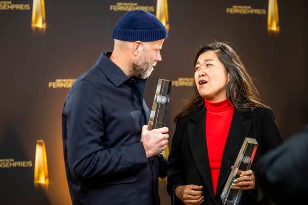abb Gewinner Beste Kamera Fiktion Tim Kuhn, Jieun Yi fuer Krank Berlin zu Gast auf dem roten Teppich bei der Nacht der Kreativen - Der Deutsche Fernsehpreis 2025 in der Flora am 09.09.2025 in Koeln NRW Deutschland