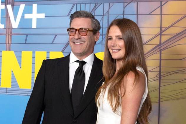 Jon Hamm mit Ehefrau Anna Osceola bei der Premiere der 4. Staffel der Apple TV+ Serie The Morning Show im Museum of Modern Art. New York, 09.09.2025