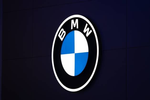 Munich, Bavaria, Germany - September 9, 2025: The iconic BMW logo at the IAA Mobility: The white and blue roundel is illuminated with modern LED lighting at the BMW Group s stand at the IAA Mobility 2025 trade fair in Munich.*** Das ikonische BMW-Logo auf der IAA Mobility: Der weiß-blaue Rundel zeigt sich mit moderner LED-Beleuchtung beleuchtet auf der IAA am Stand der BMW Group. Mobility 2025 Messe in München.