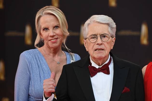 Frank ELSTNER, Showmaster, mit Ehefrau Britta Roter Teppich, Red Carpet Show, Ankunft, arrival, Verleihung des Deutschen Fernsehpreises, Der Deutsche Fernsehpreis 2025, Deutscher Fernsehpreis 2025 in den MMC Studios Koeln, am 10.09.2025.