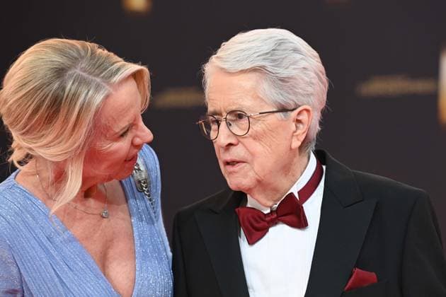 Frank ELSTNER, Showmaster, mit Ehefrau Britta Roter Teppich, Red Carpet Show, Ankunft, arrival, Verleihung des Deutschen Fernsehpreises, Der Deutsche Fernsehpreis 2025, Deutscher Fernsehpreis 2025 in den MMC Studios Koeln, am 10.09.2025.
