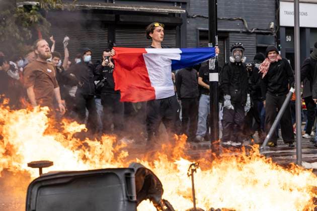 Bilder des Jahres 2025, News September 09 Bloquons Tout Demonstration - Lille Demonstrators take part in various blockades of major roads as part of a nationwide protest movement against the French government in Lille, France on September 10 2025. Photo by Sebastien Courdji ABACAPRESS.COM Lille France  Copyright: xCourdjixSebastien ABACAx