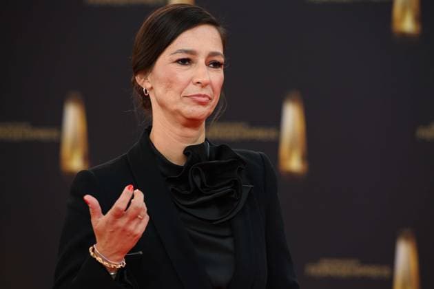 Pinar ATALAY, Moderatorin, Roter Teppich, Red Carpet Show, Ankunft, arrival, Verleihung des Deutschen Fernsehpreises, Der Deutsche Fernsehpreis 2025, Deutscher Fernsehpreis 2025 in den MMC Studios Koeln, am 10.09.2025.