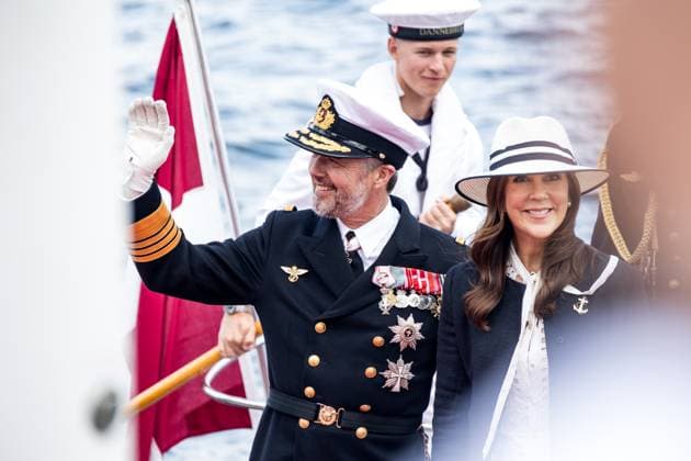 The Danish Royal Couple Disembark From The Royal Yacht Dannebrog King Frederik X of Denmark and Queen Mary of Denmark officially disembark from the Royal Yacht Dannebrog at Nordre Toldbod in Copenhagen, Denmark, on September 10, 2025. The official disembarkation marks the end of the sailing season of the Royal Yacht Dannebrog. Copenhagen Denmark  Copyright: xKristianxTuxenxLadegaardxBergx originalFilename: berg-thedanis250910_npk2N.jpg