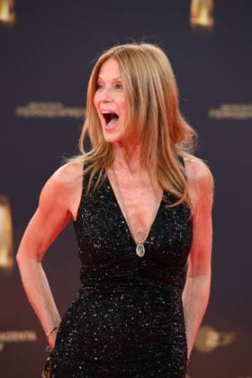 Esther SCHWEINS, Schauspielerin, Roter Teppich, Red Carpet Show, Ankunft, arrival, Verleihung des Deutschen Fernsehpreises, Der Deutsche Fernsehpreis 2025, Deutscher Fernsehpreis 2025 in den MMC Studios Koeln, am 10.09.2025.