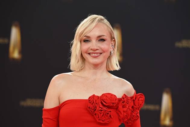 Janin ULLMANN, Schauspielerin, Roter Teppich, Red Carpet Show, Ankunft, arrival, Verleihung des Deutschen Fernsehpreises, Der Deutsche Fernsehpreis 2025, Deutscher Fernsehpreis 2025 in den MMC Studios Koeln, am 10.09.2025.