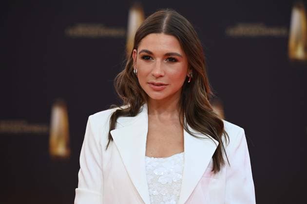 Jana WOSNITZA, Moderatorin, Roter Teppich, Red Carpet Show, Ankunft, arrival, Verleihung des Deutschen Fernsehpreises, Der Deutsche Fernsehpreis 2025, Deutscher Fernsehpreis 2025 in den MMC Studios Koeln, am 10.09.2025.