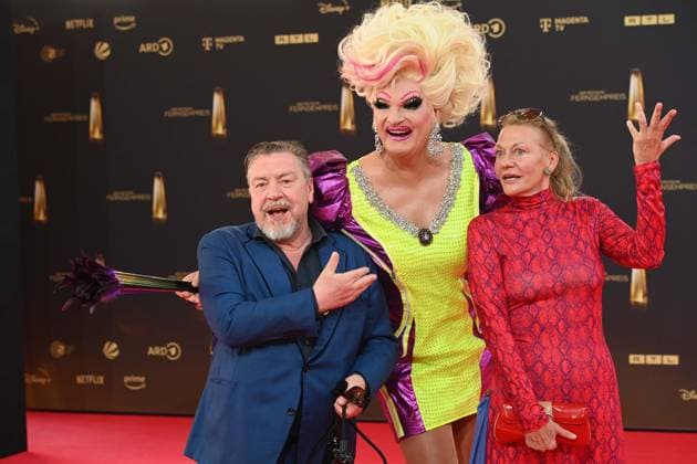 v.l. Armin ROHDE, Schauspieler, Olivia JONES, Karen BOEHNE, Schauspielerin, Roter Teppich, Red Carpet Show, Ankunft, arrival, Verleihung des Deutschen Fernsehpreises, Der Deutsche Fernsehpreis 2025, Deutscher Fernsehpreis 2025 in den MMC Studios Koeln, am 10.09.2025.