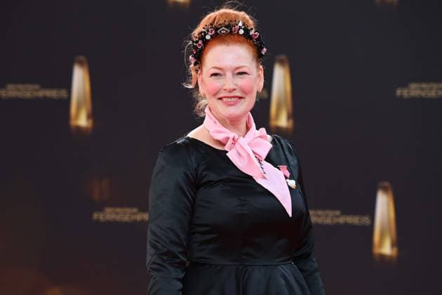 Enie van de MEIKLOKJES, Moderatorin, Roter Teppich, Red Carpet Show, Ankunft, arrival, Verleihung des Deutschen Fernsehpreises, Der Deutsche Fernsehpreis 2025, Deutscher Fernsehpreis 2025 in den MMC Studios Koeln, am 10.09.2025.