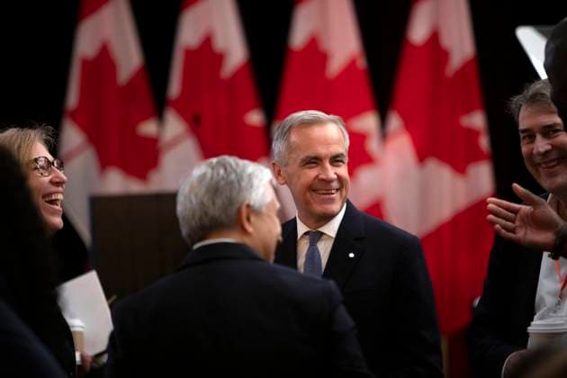 September 10, 2025, Edmonton, Ab, CANADA: Prime Minister Mark Carney greets party members as he arrives to deliver remarks at the Liberal caucus in Edmonton on Wednesday September 10, 2025. Edmonton CANADA  - ZUMAc35_ 20250910_zaf_c35_021 Copyright: xAmberxBrackenx