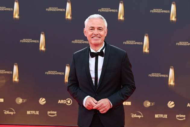 Andreas von THIEN, Moderator Roter Teppich, Red Carpet Show, Ankunft, arrival, Verleihung des Deutschen Fernsehpreises, Der Deutsche Fernsehpreis 2025, Deutscher Fernsehpreis 2025 in den MMC Studios Koeln, am 10.09.2025.