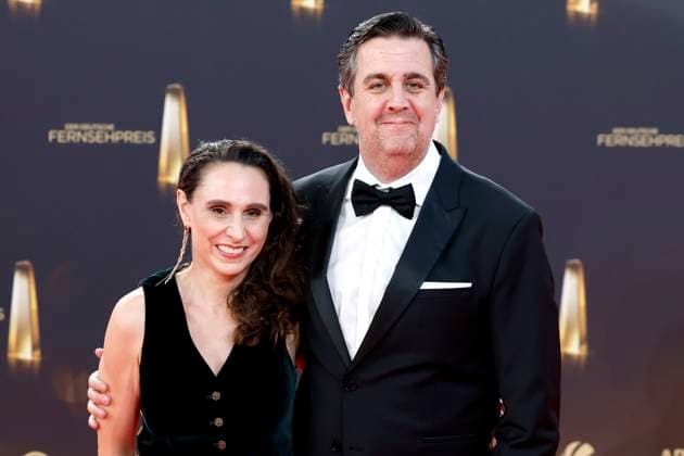 Schauspieler Bastian Pastewka und seine Ehefrau Heidrun Buchmaier beim Deutschen Fernsehpreis 2025 in den MMC-Studios in Ossendorf. Köln, 10.09.2025 NRW Deutschland Copyright: xChristophxHardtx