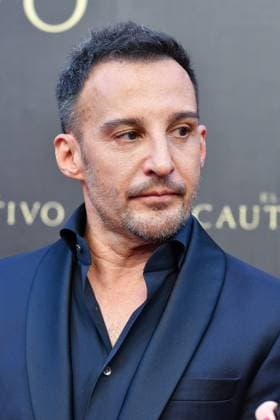 Premiere of the film El Cautivo in Madrid, Spain - 10 Sept 2025 Director Alejandro Amenábar attends the premiere of the film El Cautivo at the Callao cinema. Madrid Spain Copyright: xAtilanoxGarciax xSOPAxImagesx FOTO47459