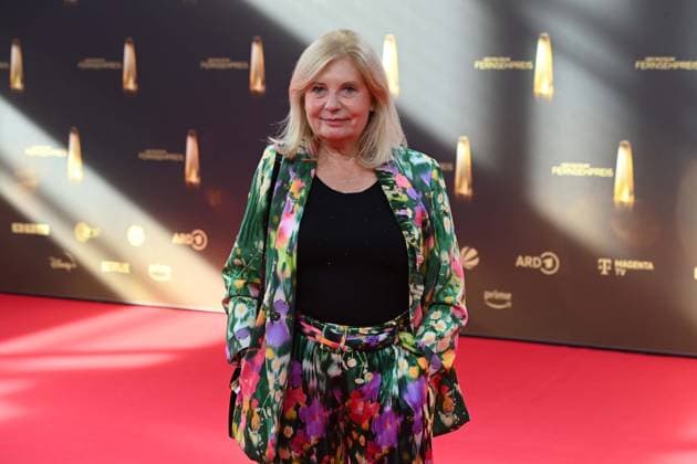 Sabine POSTEL, Schauspielerin, Roter Teppich, Red Carpet Show, Ankunft, arrival, Verleihung des Deutschen Fernsehpreises, Der Deutsche Fernsehpreis 2025, Deutscher Fernsehpreis 2025 in den MMC Studios Koeln, am 10.09.2025.