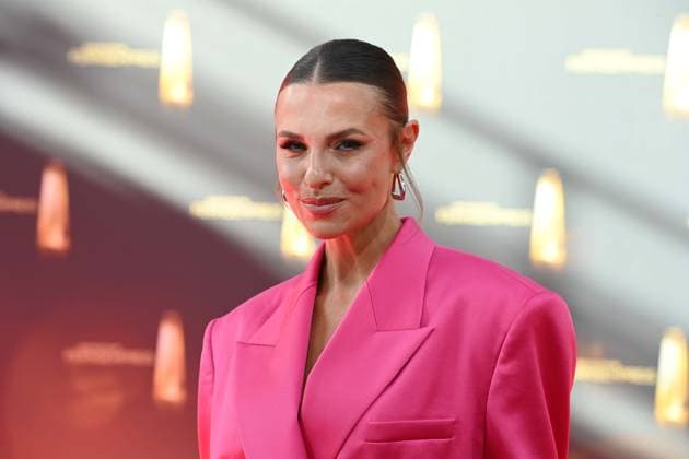 Laura WONTORRA, Moderatorin, Roter Teppich, Red Carpet Show, Ankunft, arrival, Verleihung des Deutschen Fernsehpreises, Der Deutsche Fernsehpreis 2025, Deutscher Fernsehpreis 2025 in den MMC Studios Koeln, am 10.09.2025.