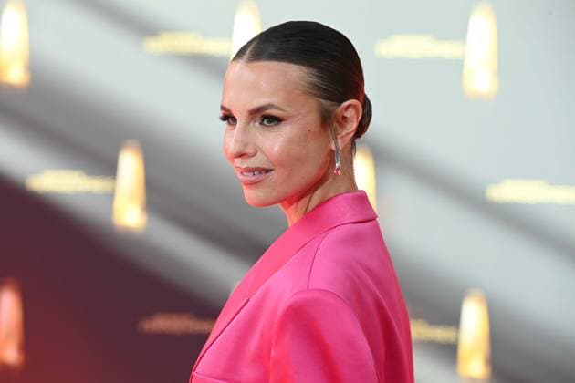 Laura WONTORRA, Moderatorin, Roter Teppich, Red Carpet Show, Ankunft, arrival, Verleihung des Deutschen Fernsehpreises, Der Deutsche Fernsehpreis 2025, Deutscher Fernsehpreis 2025 in den MMC Studios Koeln, am 10.09.2025.