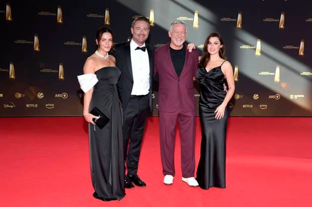 Julia Röntgen, Sasha, Otto Steiner und Natalia Avelon bei der Verleihung des Deutschen Fernsehpreises 2025 in den MMC Studios. Köln, 10.09.2025