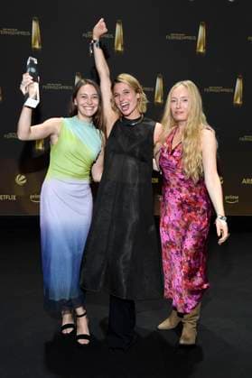 Mercedes Müller, Svenja Jung und Katharina Heyer bei der Verleihung des Deutschen Fernsehpreises 2025 in den MMC Studios. Köln, 10.09.2025