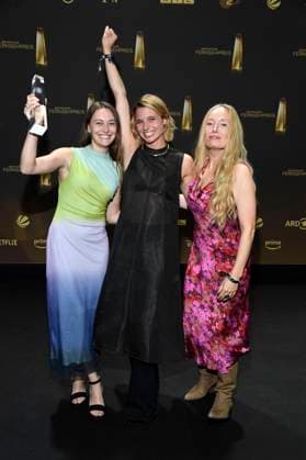 Mercedes Müller, Svenja Jung und Katharina Heyer bei der Verleihung des Deutschen Fernsehpreises 2025 in den MMC Studios. Köln, 10.09.2025